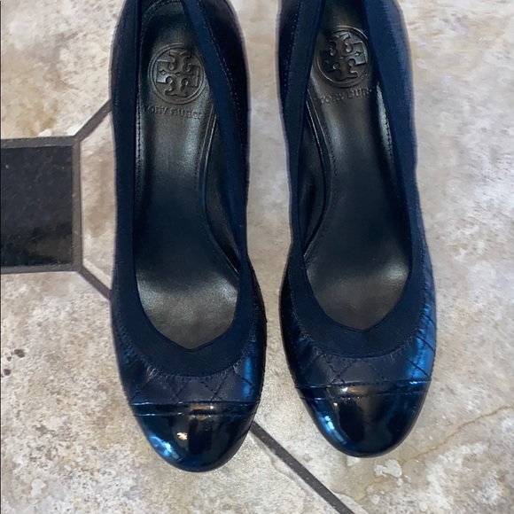 Tory Burch black leather quilted heels - Picture 2 of 8